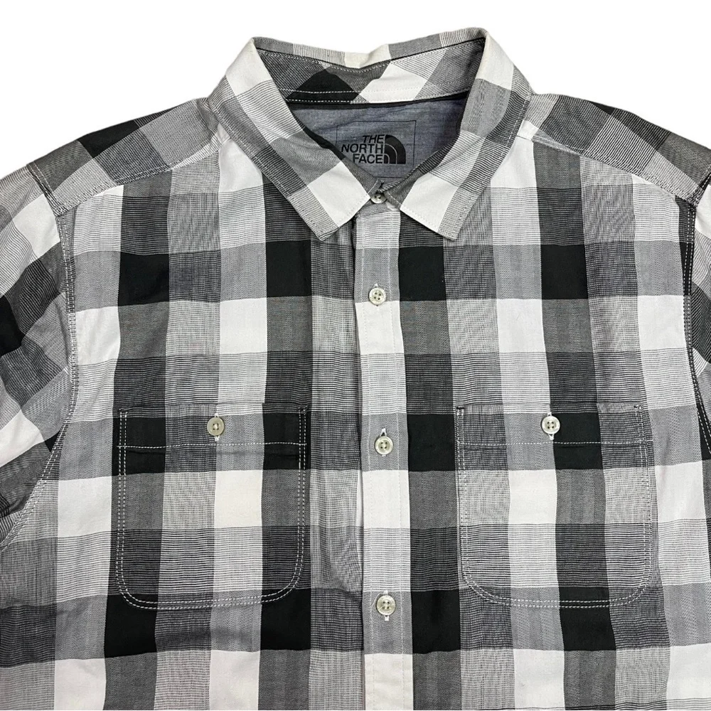 The North Face Men’s Large White/Black Plaid Short Sleeve Shirt